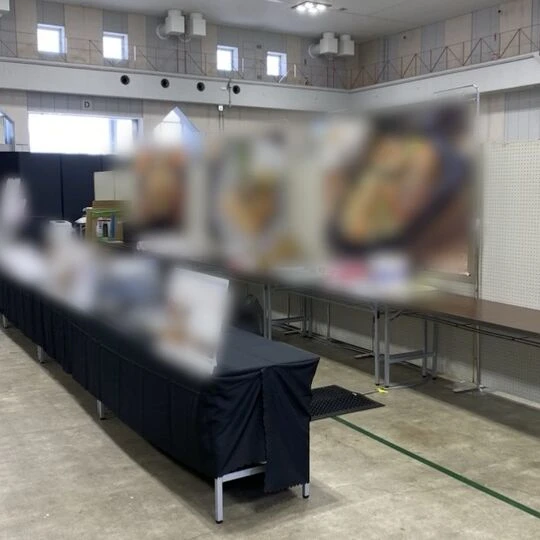 画像1622：屋内イベントのスペース作り