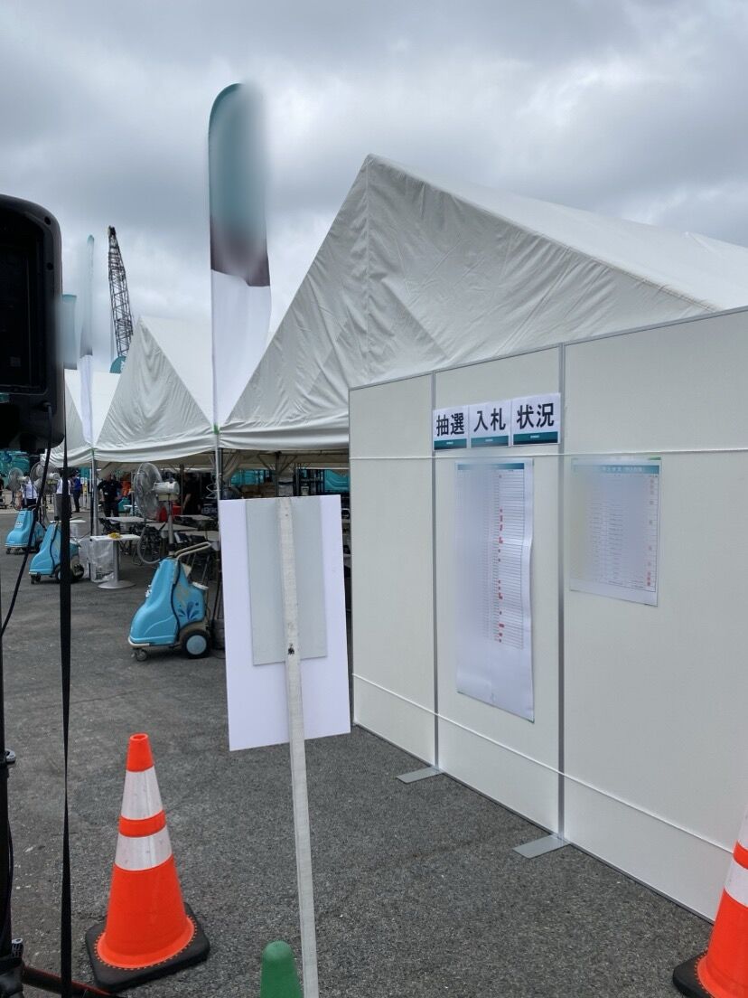 大規模抽選会での会場づくり、撤去作業